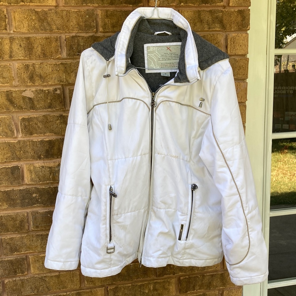 ZeroXposur White and Gray Ski Coat